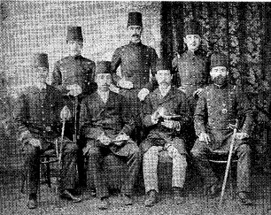 Japon gazeteci Noda Şotaro ve öğrencileri