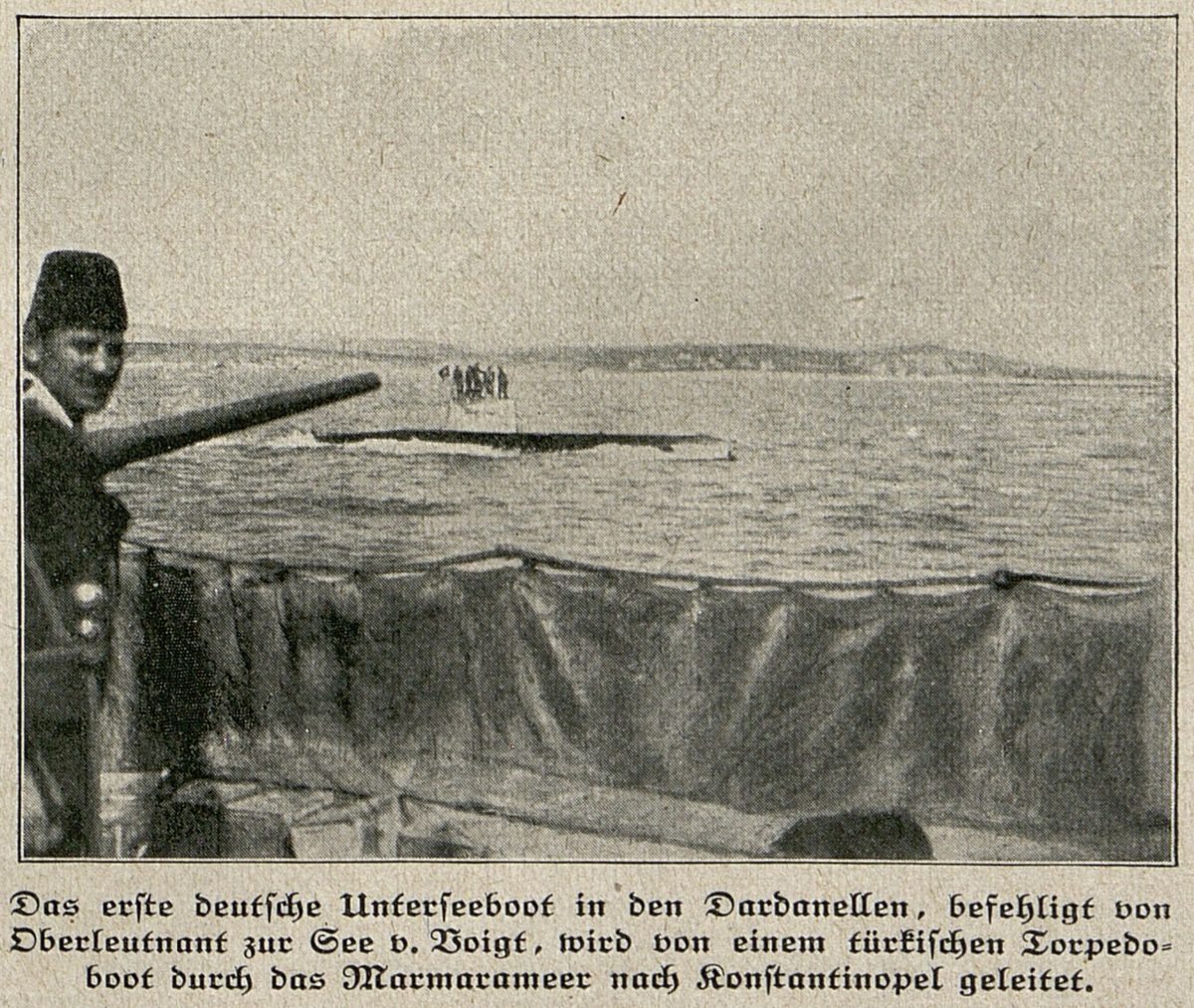 Çanakkale Boğazı'nda bir Alman denizaltısı, 1915