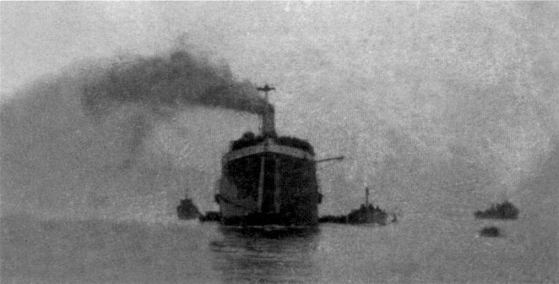 SS River Clyde gemisi V kumsalına yaklaşırken, 25 Nisan 1915
