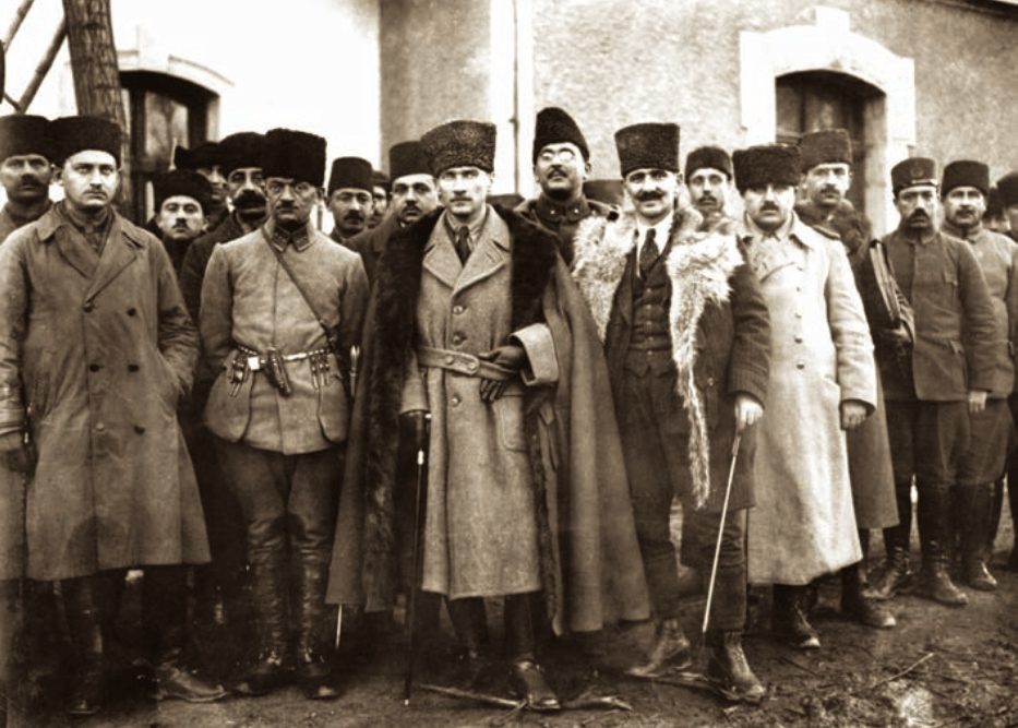 TBMM Başkanı Mustafa Kemal Batı Cephesi'nde denetleme yaparken, Eskişehir, 4 Aralık 1920