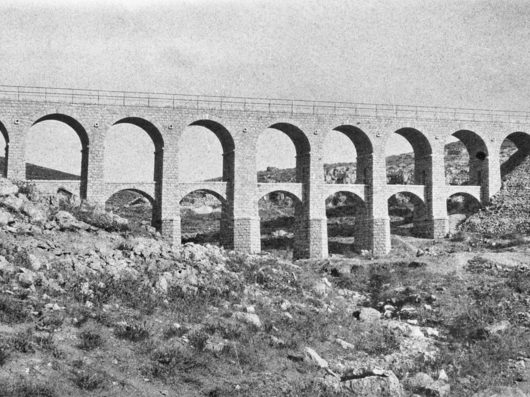 Amman yakınında Hicaz Demiryolu viyadüğü, Birinci Amman saldırısının asıl hedefi
