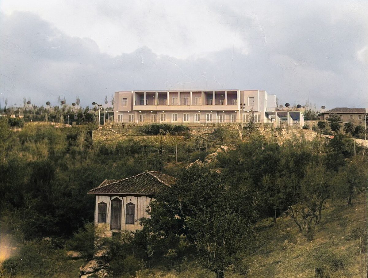 Ankara'da Atatürk'ün Çankaya'daki köşkü, renklendirilmiş eski fotoğraf