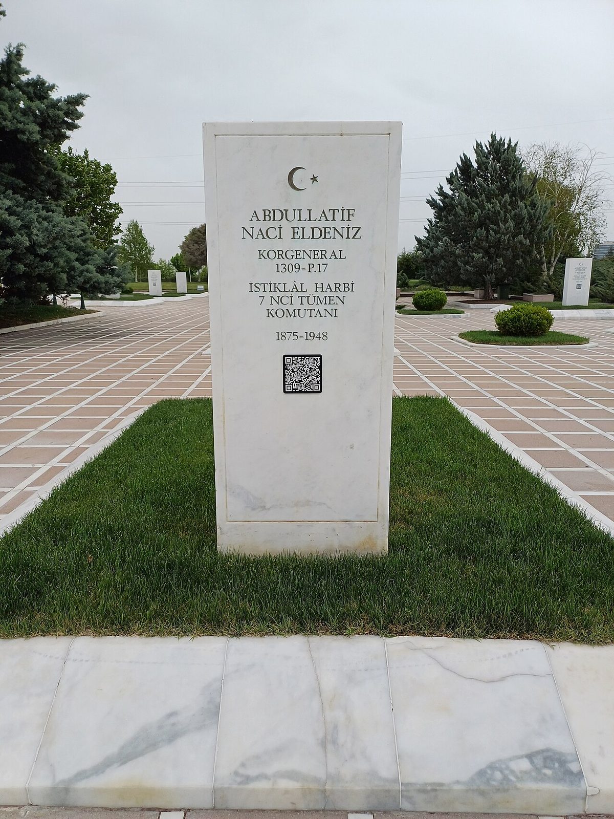Naci Eldeniz'in Devlet Mezarlığı'ndaki kabri