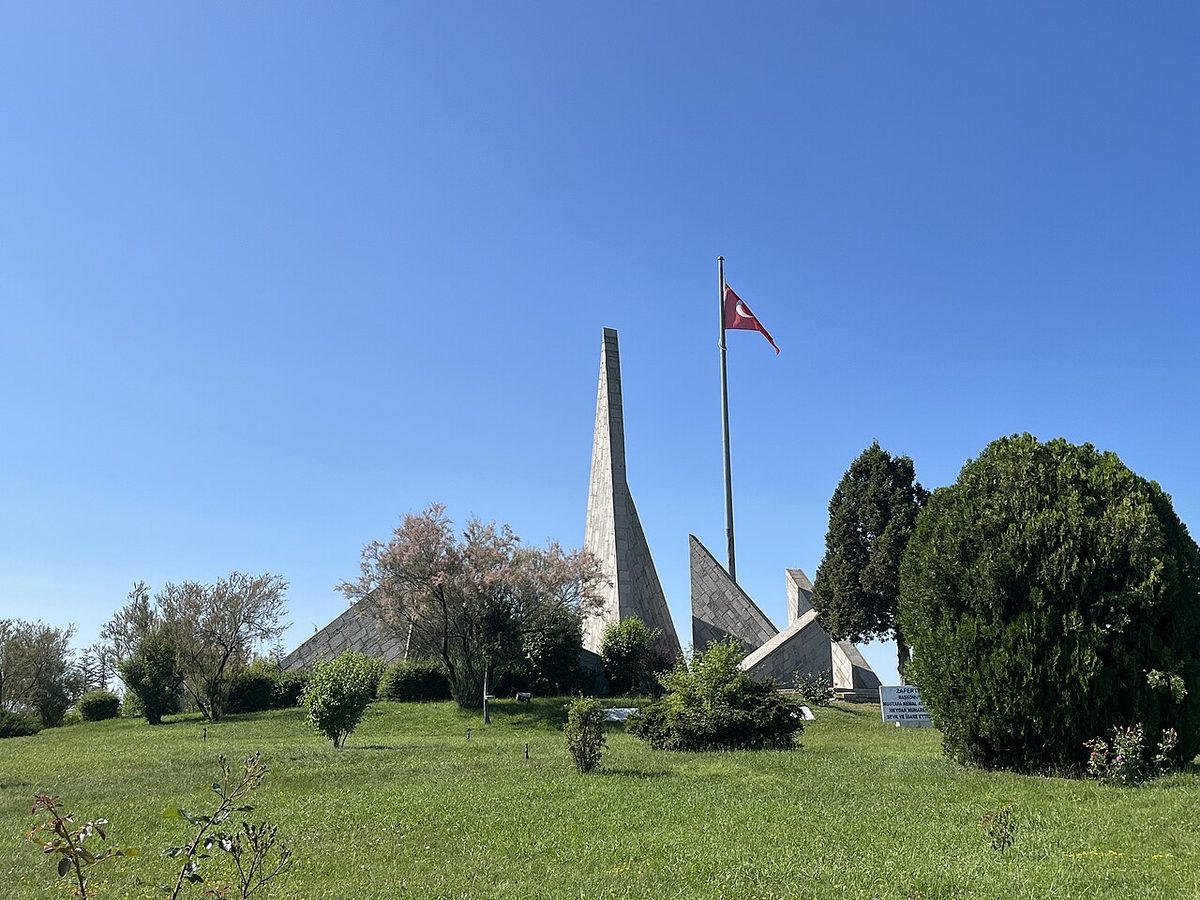 Zafertepe Çalköy Zafer Anıtı