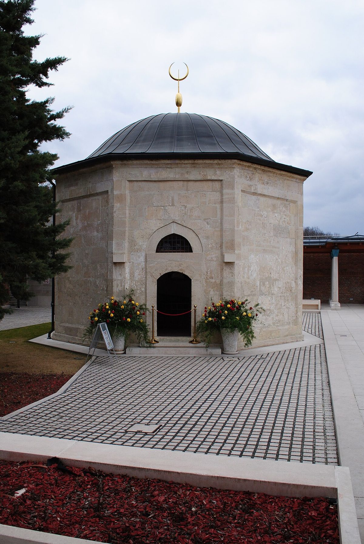 Budapeşte'deki Gül Baba Türbesi