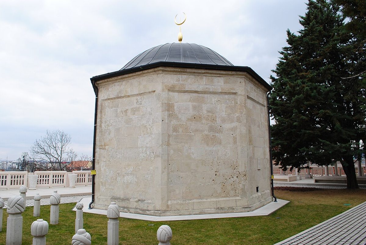 Gül Baba Türbesi'nin yakından görünüşü