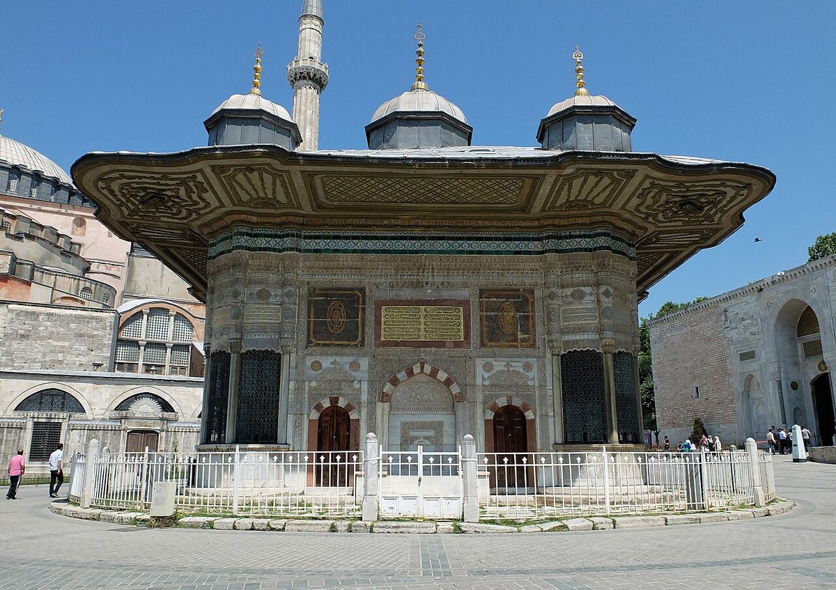 III. Ahmed Çeşmesi'nin köşe sebili