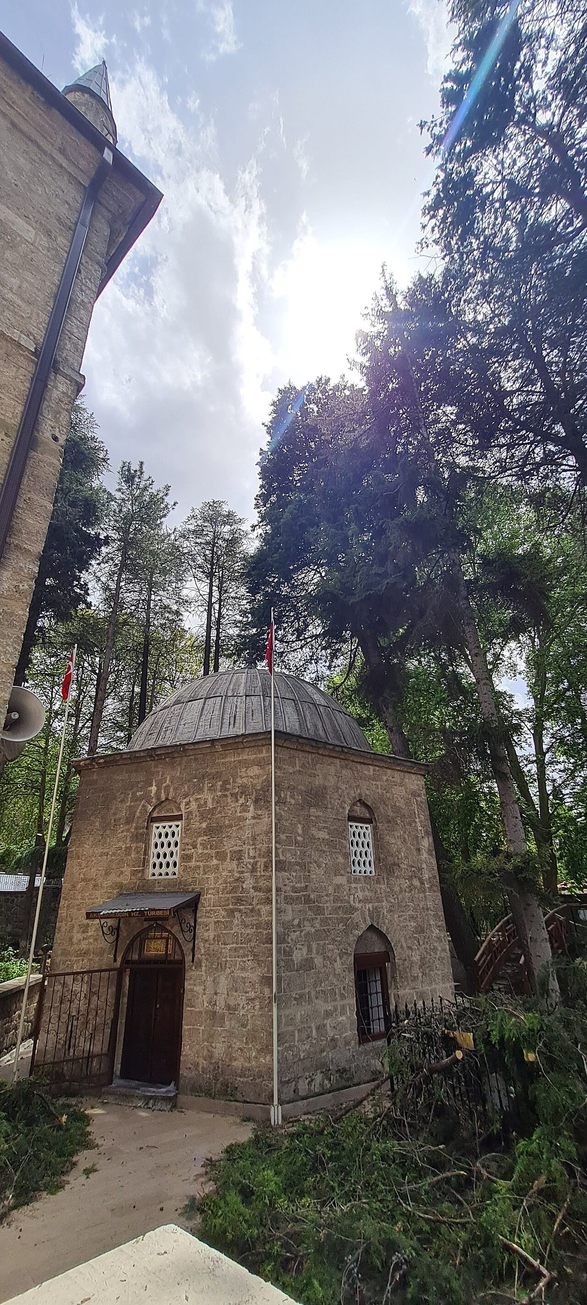 Akşemseddin Türbesi'nin bir başka görünümü