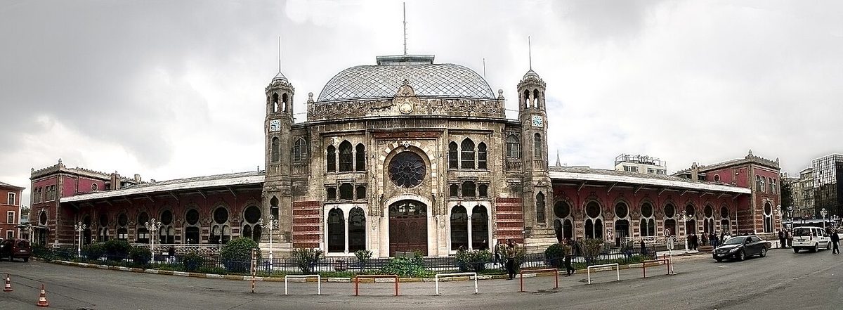 Sirkeci Garı'nın ön cephesi