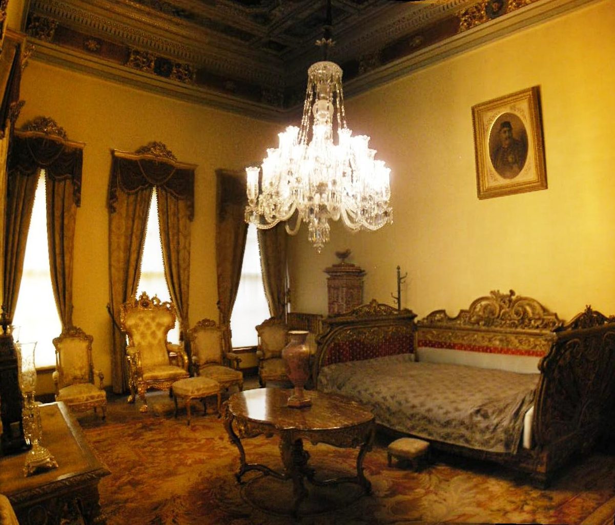 Dolmabahçe Sarayı'nda Sultan Abdülaziz'e ait yatak odası