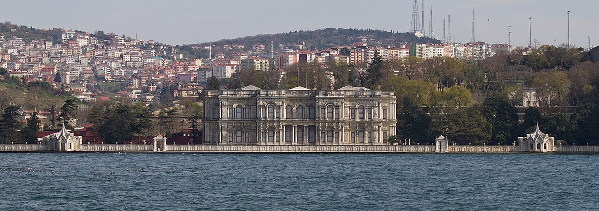 Boğaz kıyısındaki Beylerbeyi Sarayı