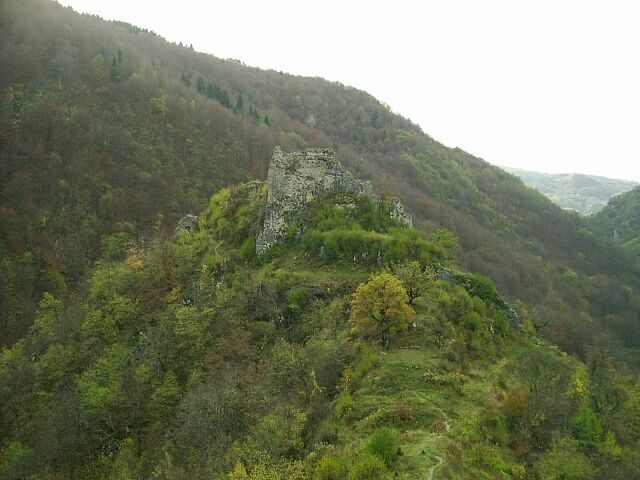 Bosna krallarının merkezi Bobovac Kalesi'nin kalıntıları