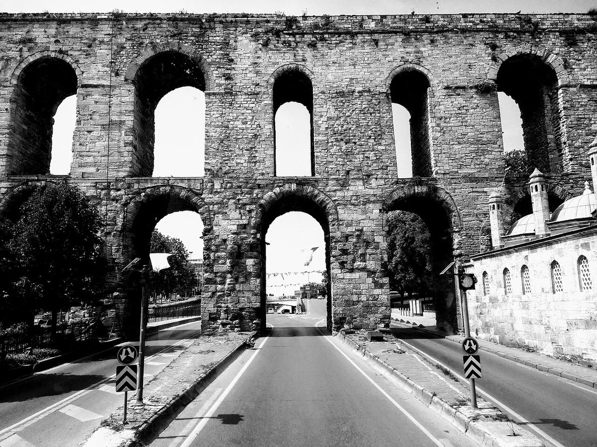 İstanbul'daki Bozdoğan Kemeri