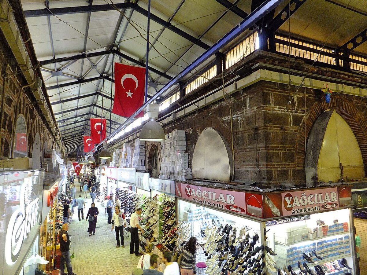 Bursa Bedesteni'nin iç mekânı