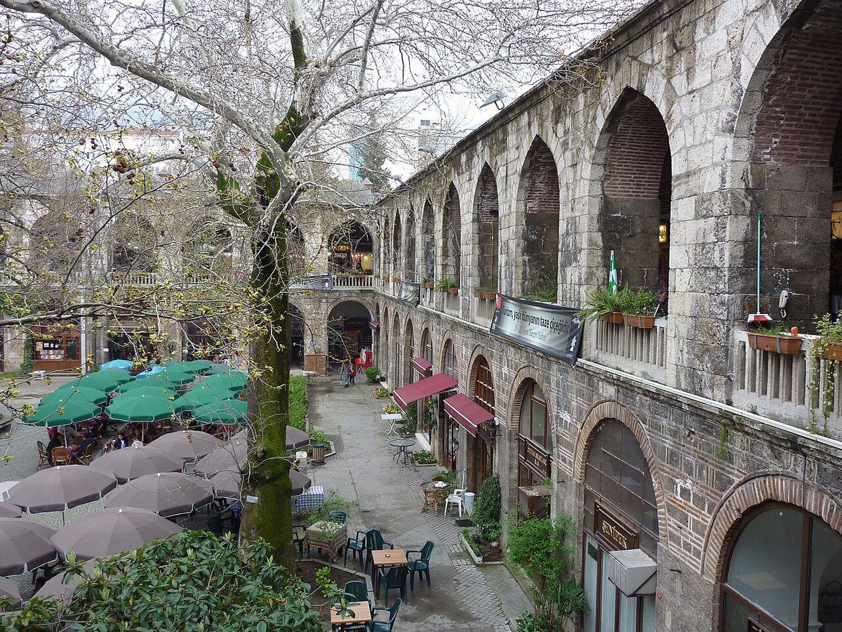 Bursa'daki Koza Han'ın avlusu