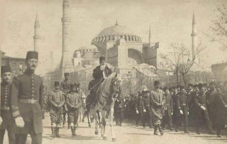 Abdülmecid Efendi'nin 1922'de halifelik törenine gidişi