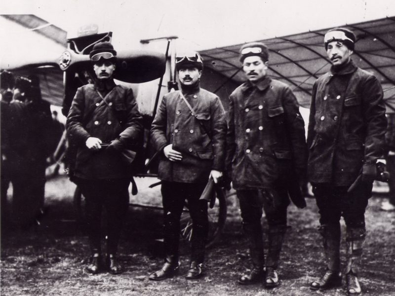 1914'teki İstanbul–Kahire uçuşuyla ilgili bir dönem fotoğrafı