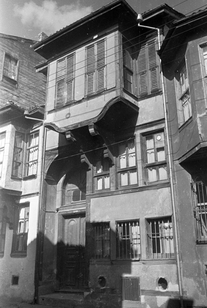 Eski bir İstanbul evinin cumbası