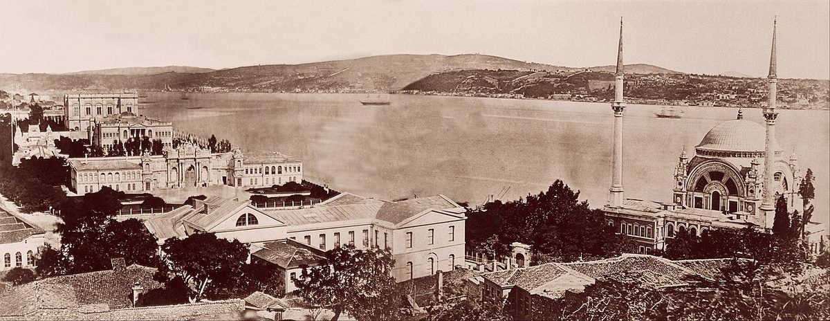 Abdülmecid döneminde inşa edilen Dolmabahçe Sarayı