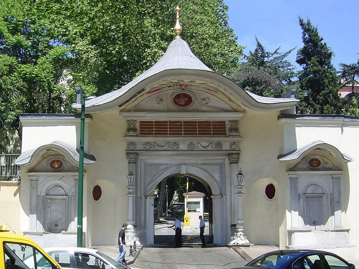 Babıâli'nin kapısı