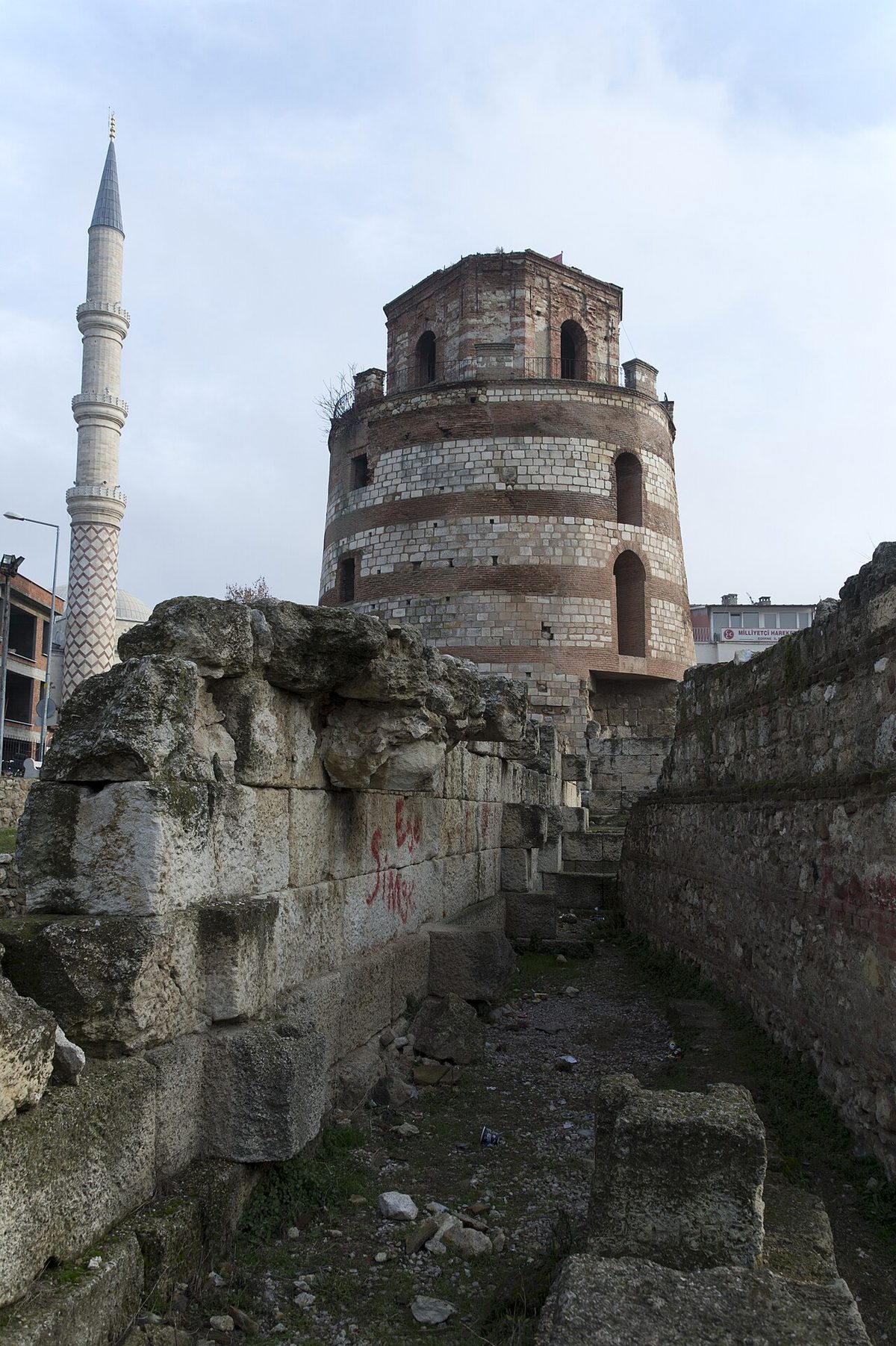 Edirne'deki Roma surları ve Makedon Kulesi