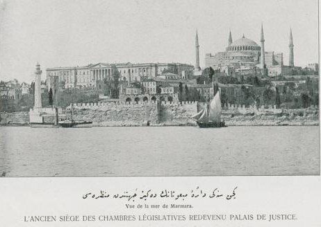 Sultanahmet'te Darülfünun için inşa edilen eski binanın görünümü