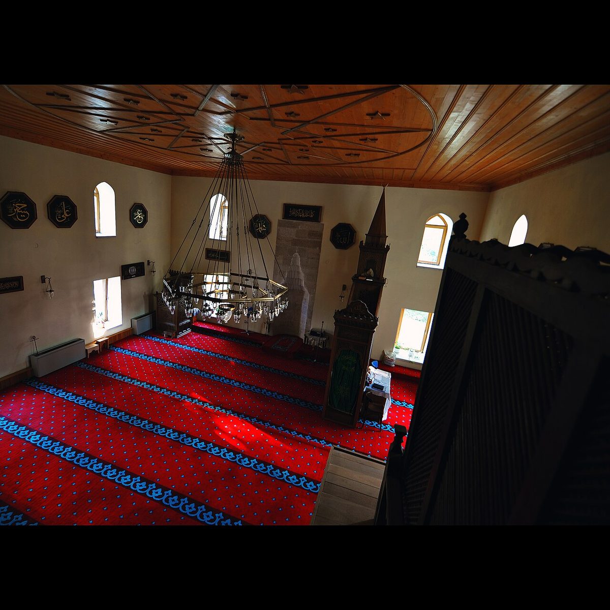 Romanya'nın Karadeniz kıyısındaki Mangalia şehrinde bulunan Esmahan Sultan Camii