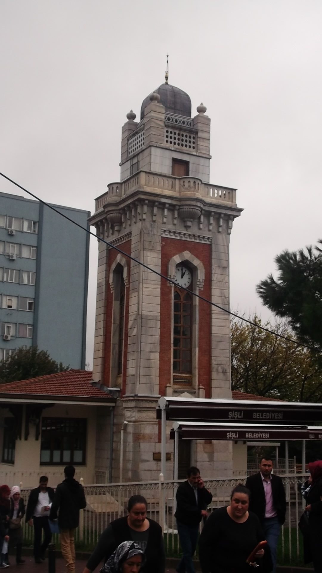 Etfal Hastanesi'nin saat kulesi
