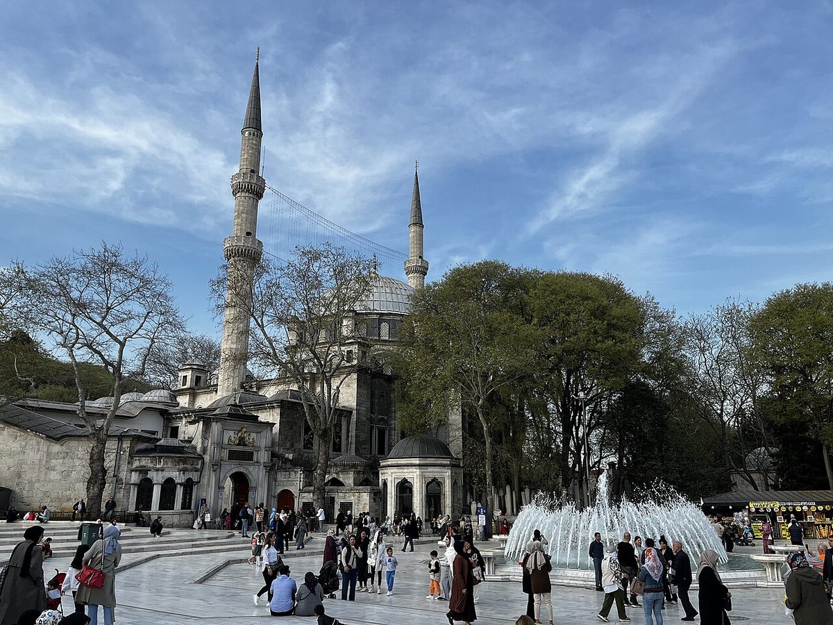 Eyüpsultan Meydanı ve cami