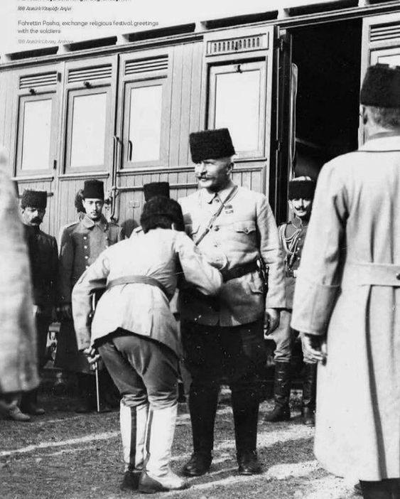 Fahreddin Paşa bayramlaşırken