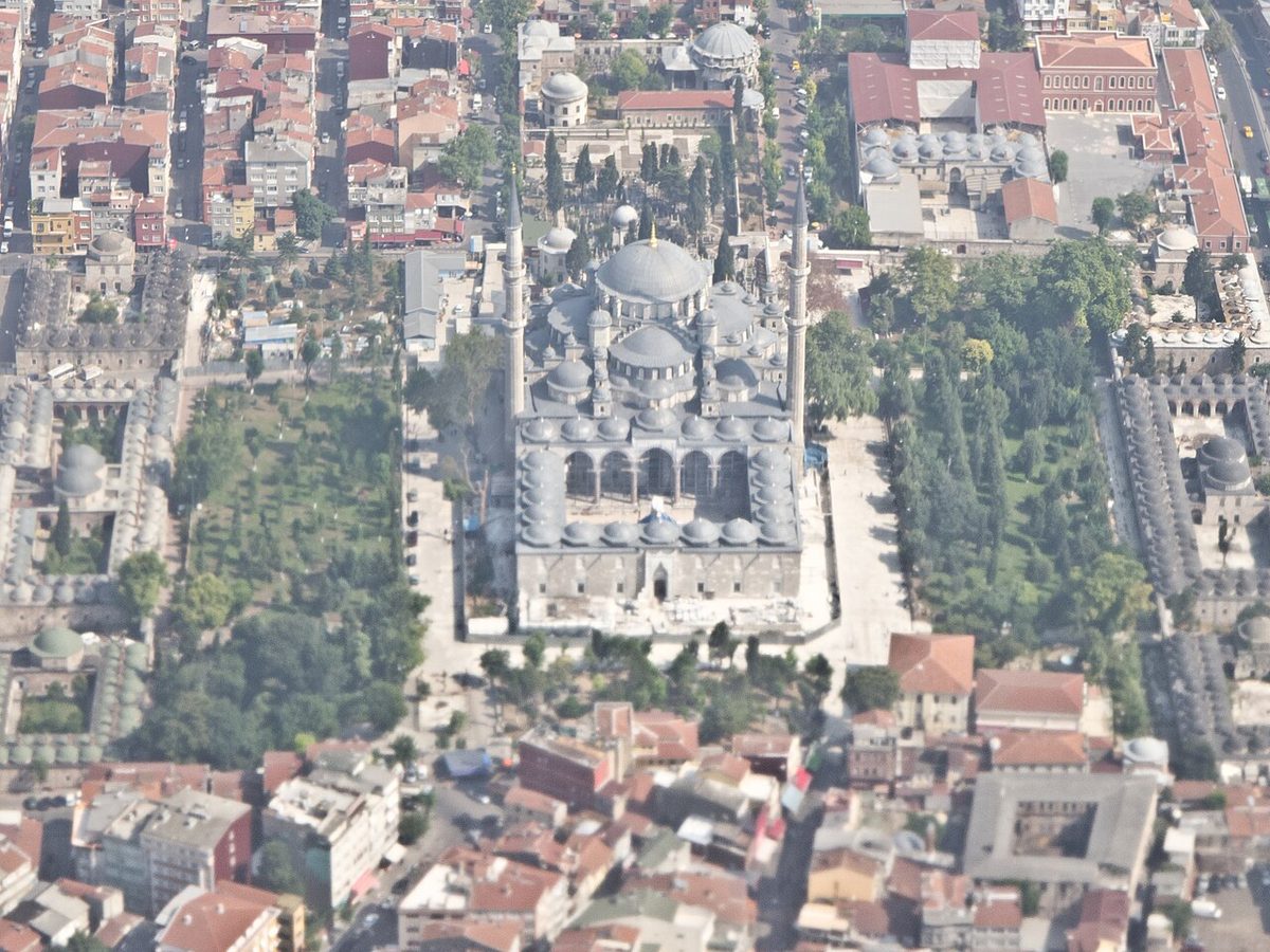 Fatih Camii ve külliyesinin havadan görünümü