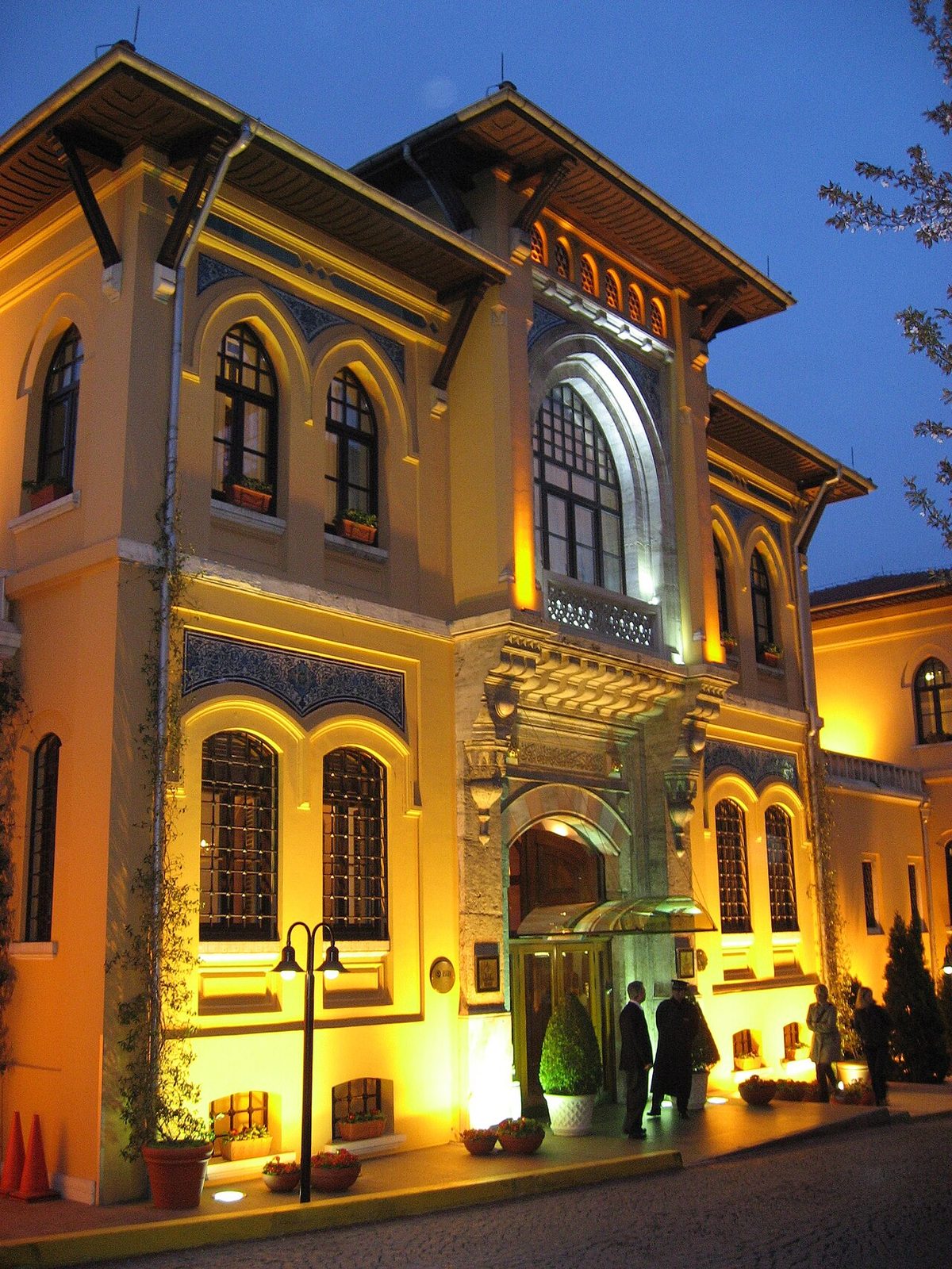 Bugün otel olarak kullanılan eski Sultanahmet Cezaevi binası
