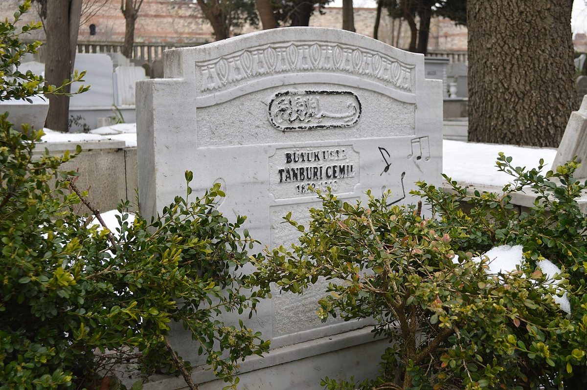 Tanburi Cemil Bey'in İstanbul'daki mezarı