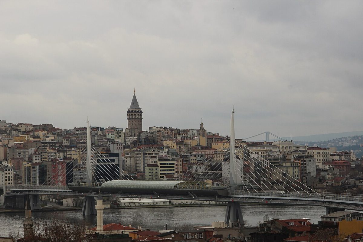 Haliç ve Metro Köprüsü ile birlikte Galata Kulesi