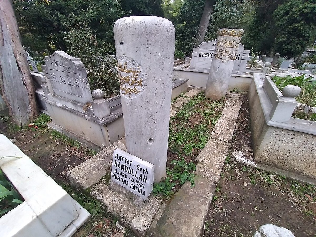 Üsküdar Karacaahmet'teki Şeyh Hamdullah kabri