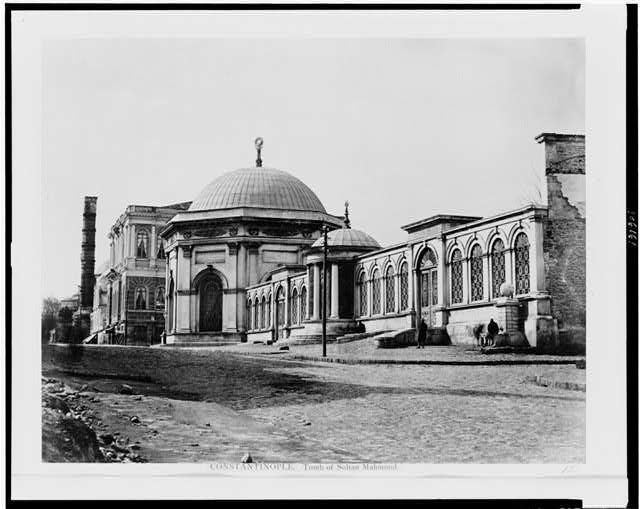 Divanyolu'ndaki II. Mahmud Türbesi'nin XIX. yüzyıl sonu fotoğrafı