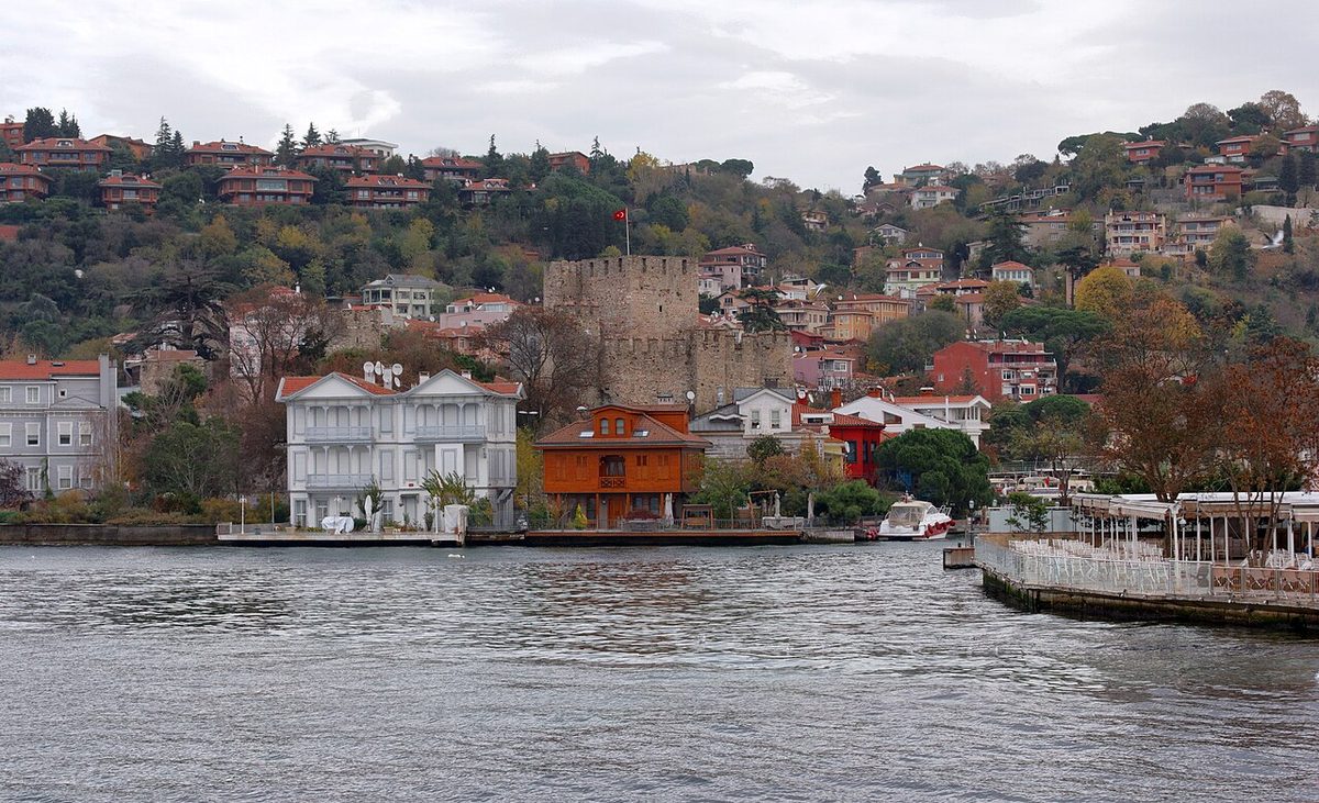 Boğaz'dan Anadolu Hisarı'nın görünümü