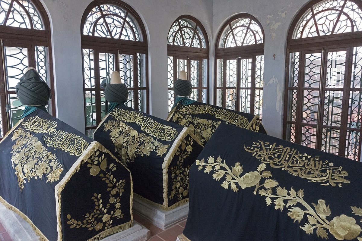 Halet Efendi'nin İstanbul Galata Mevlevihanesi'ndeki türbesi
