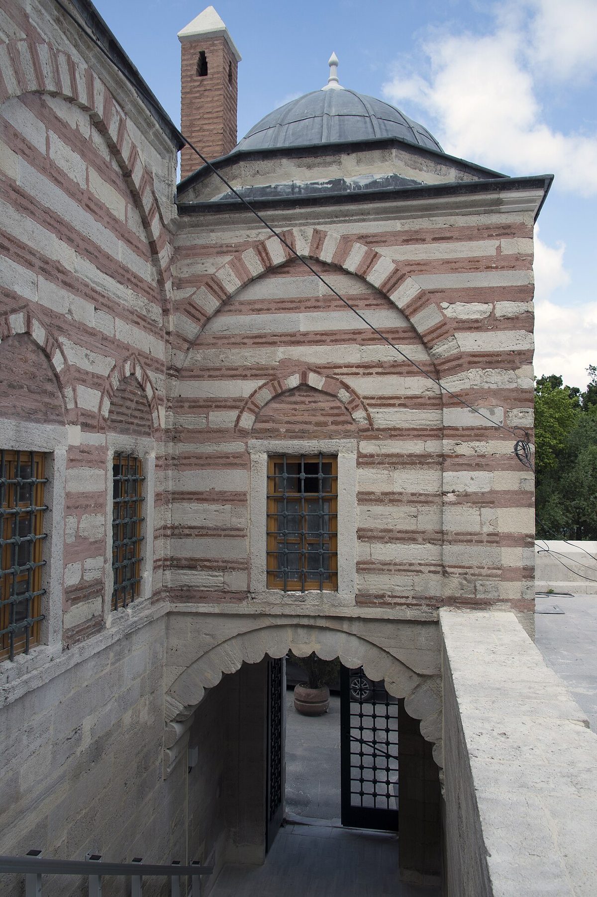 Edirnekapı Mihrimah Sultan Camii'nin dış görünüşü