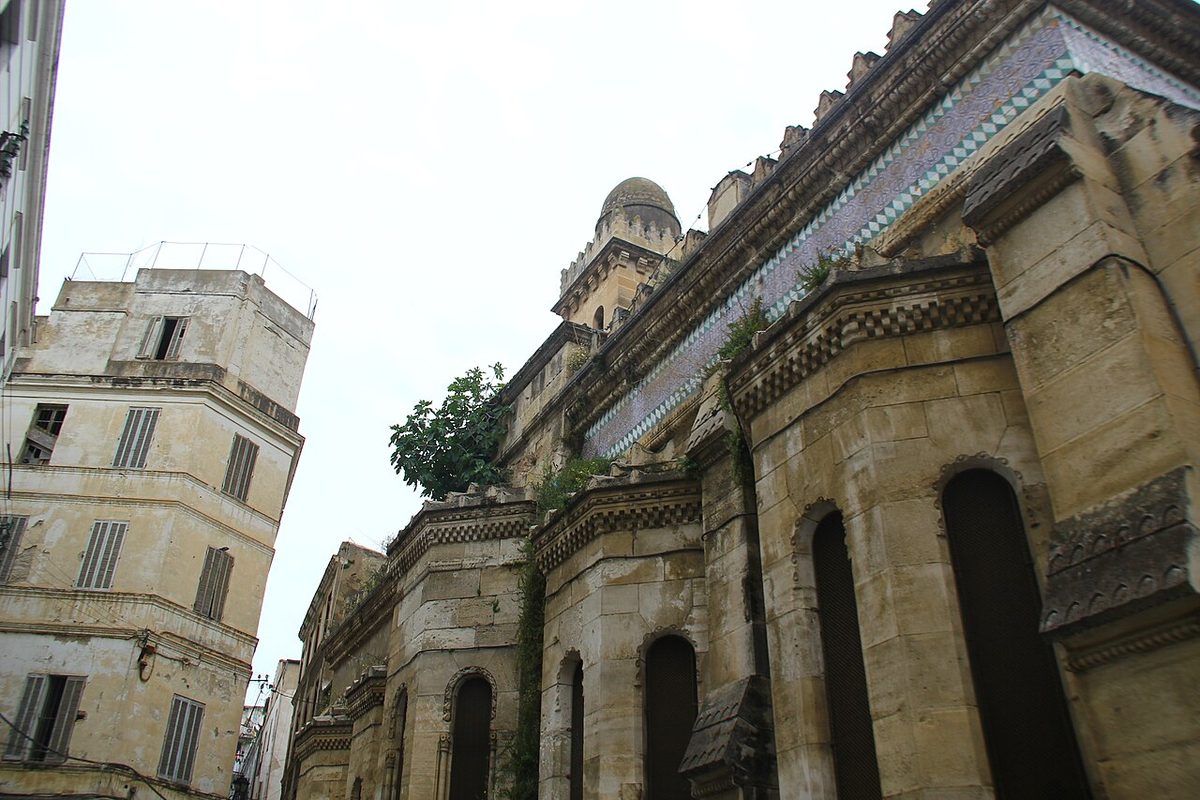 Keçiova Camii'nin iç mekânı
