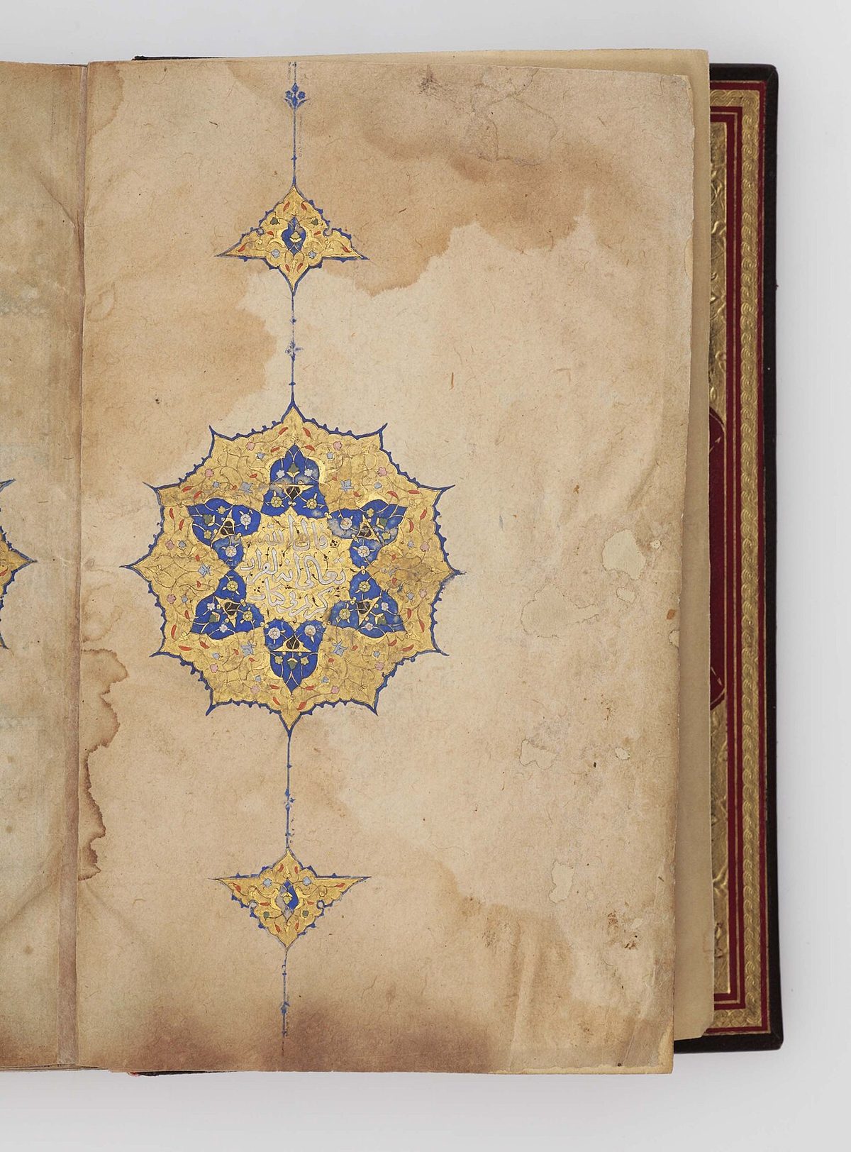 Ahmed Karahisârî'ye atfedilen Mushaf'tan tezhipli bir sayfa