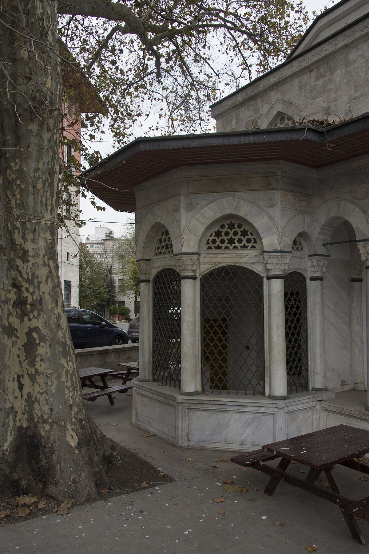Kuyucu Murad Paşa Türbesi'nin 2015 tarihli görünümü