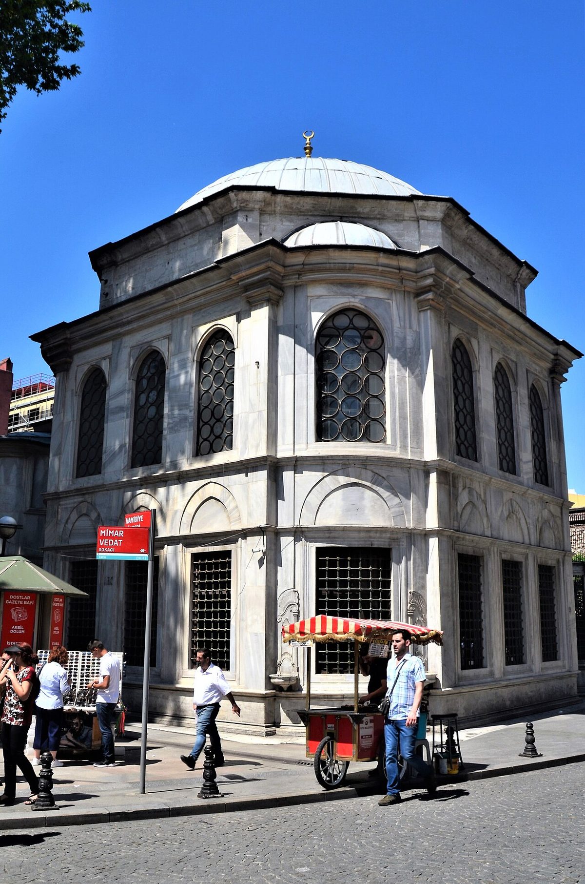 İstanbul Bahçekapı'daki I. Abdülhamid Türbesi