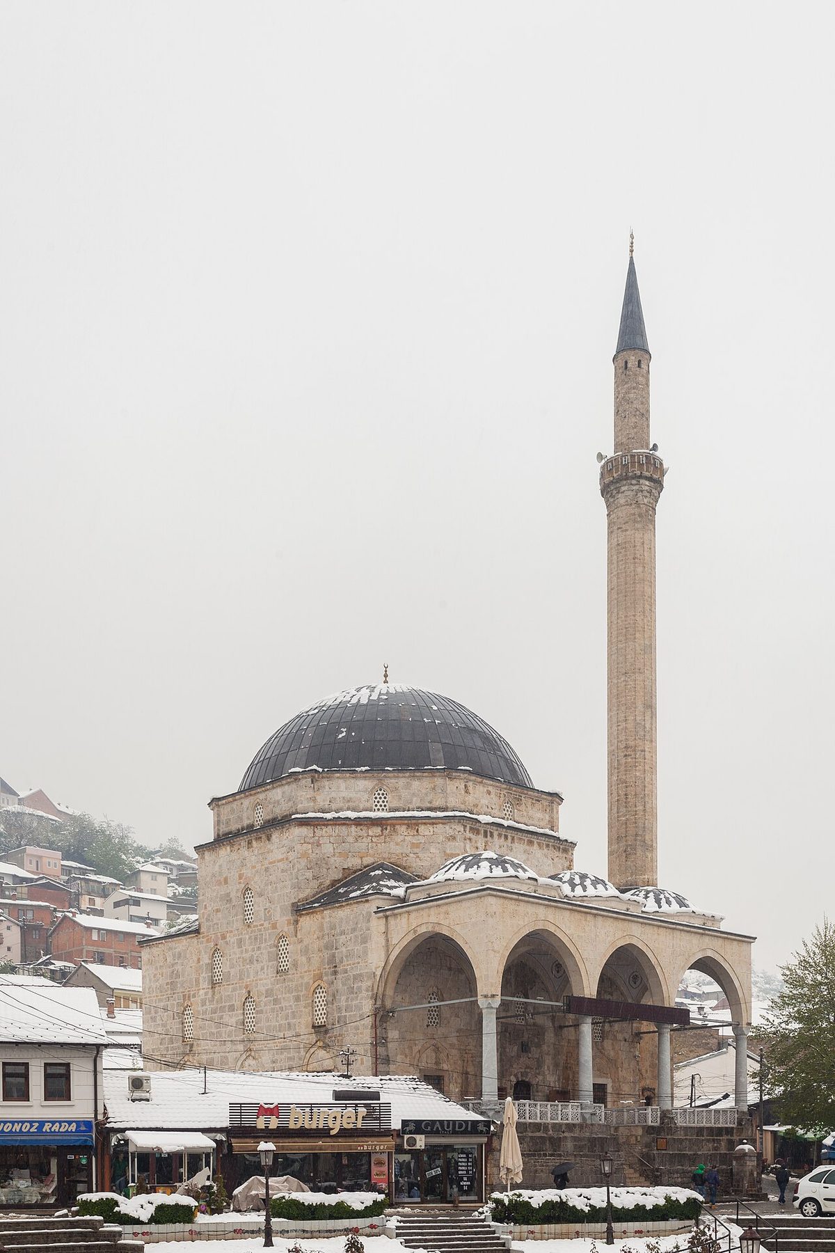 Sinan Paşa Camii'nin iç mekânındaki kalem işi süslemeler