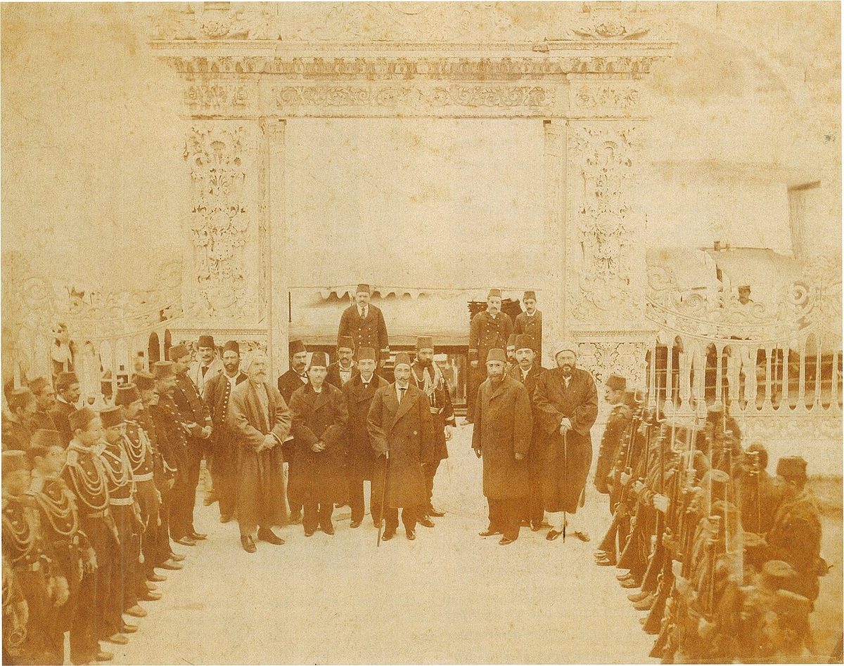 Mithat Paşa'nın 1881'de sürgün yerine götürülürken çekilmiş fotoğrafı