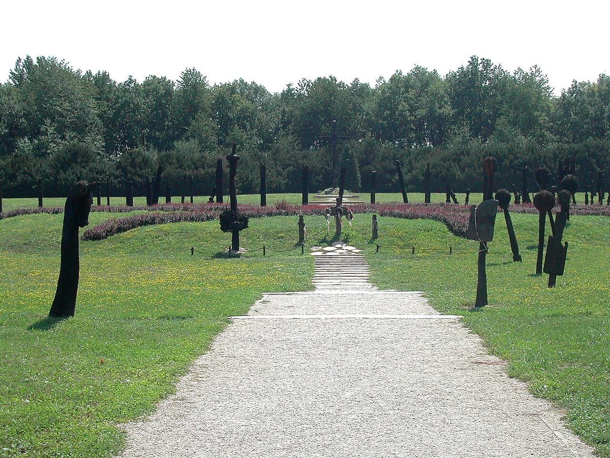 Mohaç savaş alanındaki anıt bahçesi, 2004