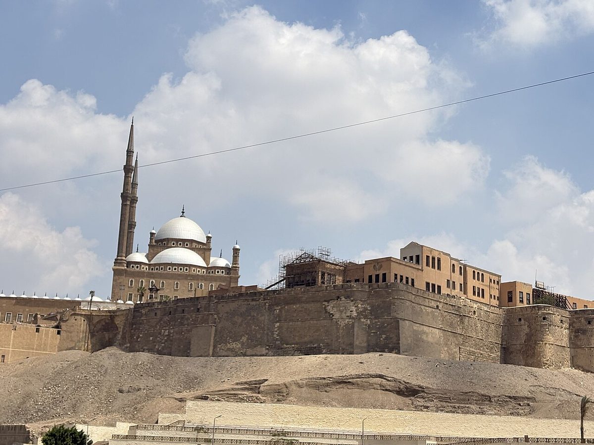 Mehmed Ali Paşa Camii'nin iç mekânı ve kubbesi