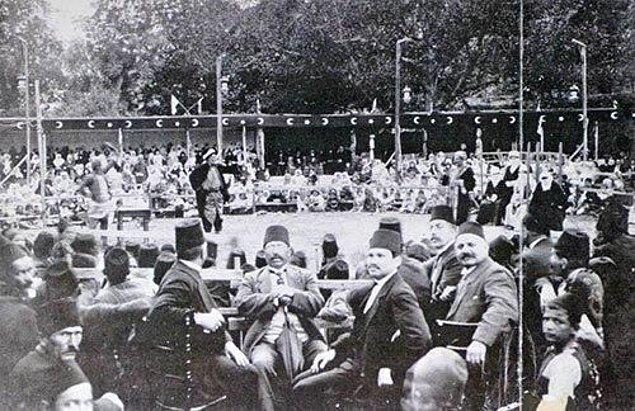 Ortaoyunu oynanışını gösteren eski bir resim