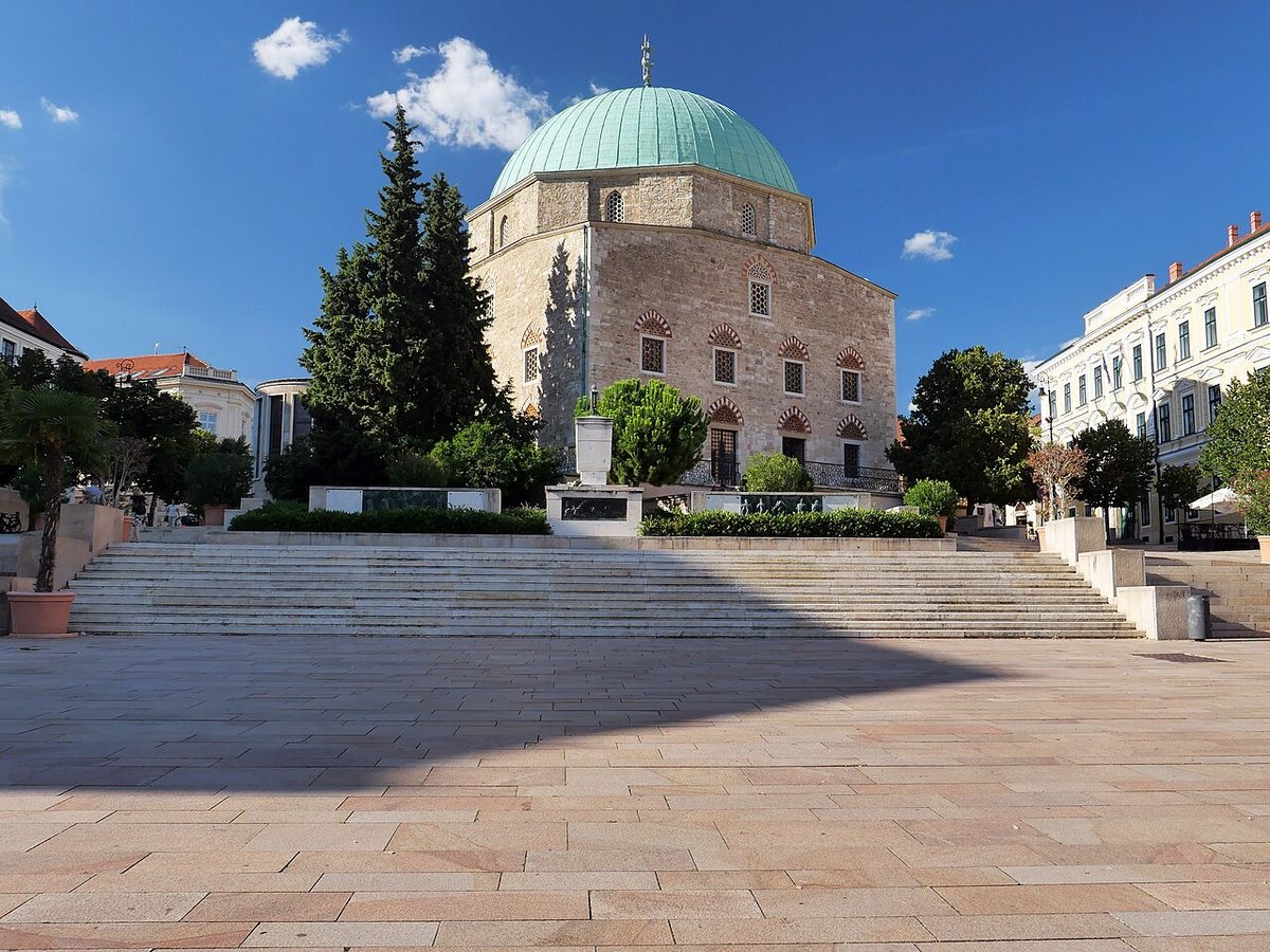 Macaristan'ın Peçuy şehrindeki Gazi Kasım Paşa Camii