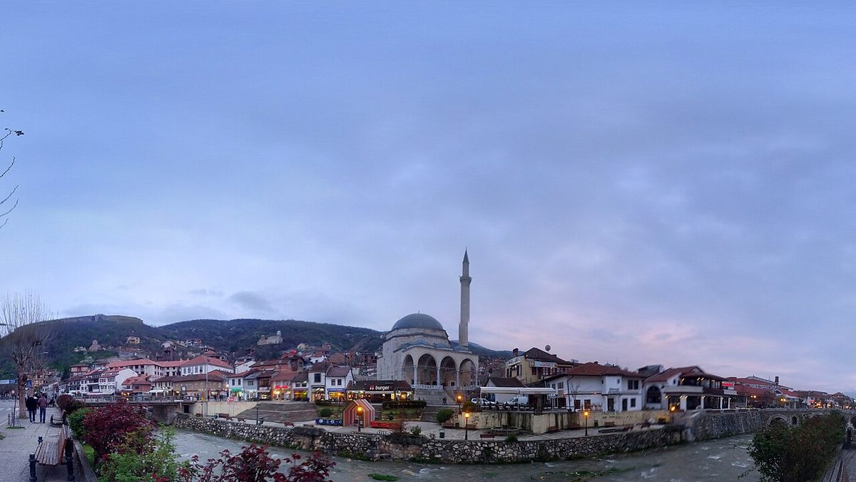 Sinan Paşa Camii ve Prizren'in çatıları